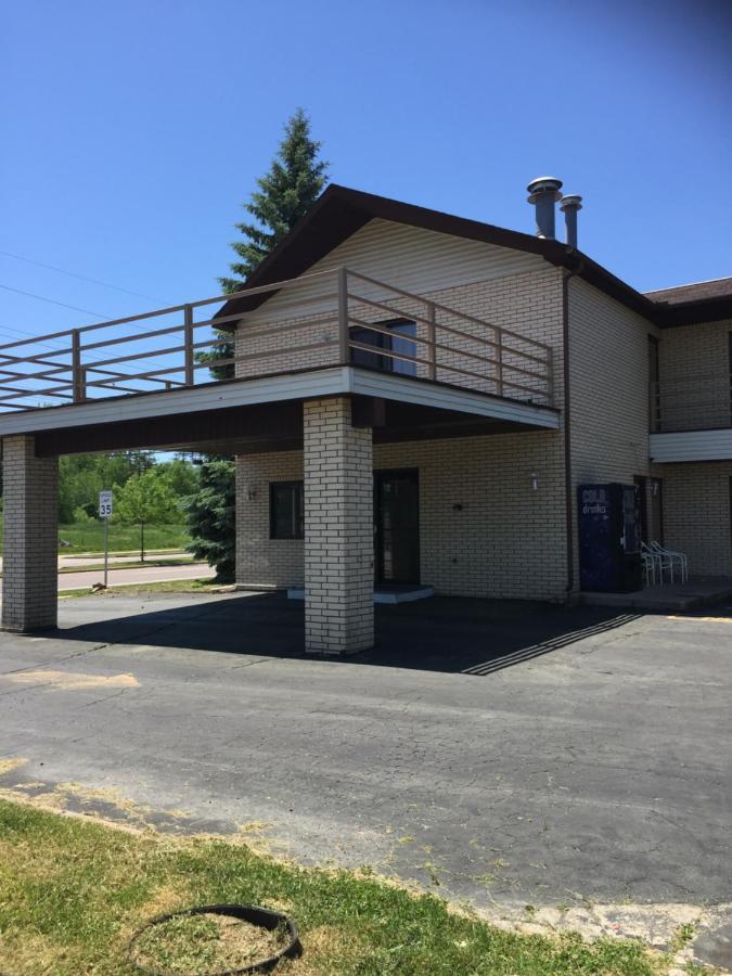Malibu Inn Lake Delton Экстерьер фото