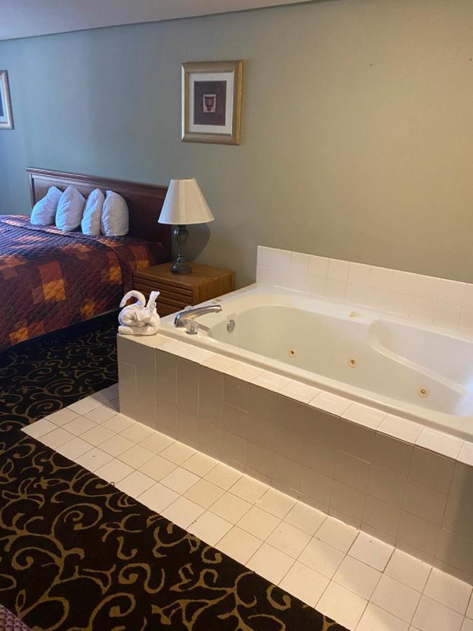 Malibu Inn Lake Delton Экстерьер фото